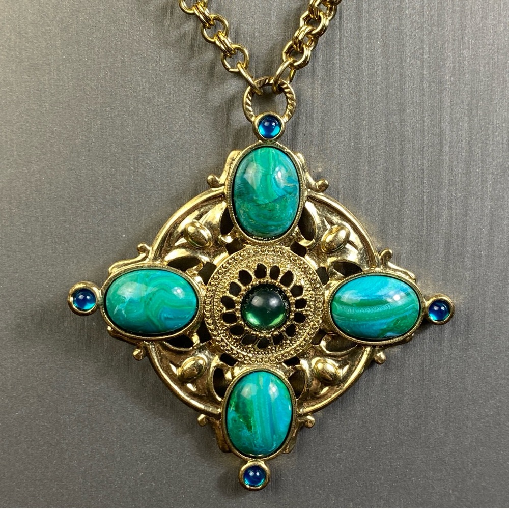 Vintage 1928 Chain Necklace Gold Tone Faux Pearl & Blue Green Cabochons 28" - Picture 3 of 12